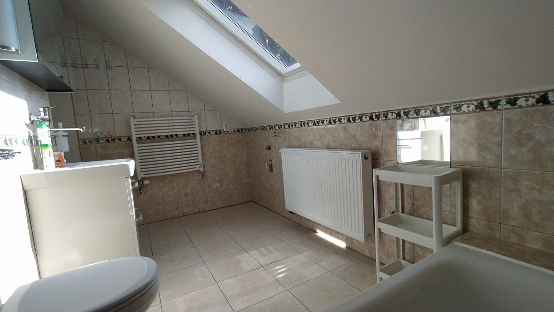 Pronájem bytu 3+kk 96 m², U Kruhárny, Dobřichovice, Středočeský kraj Pronájem bytu 3+kk 96 m², U Kruhárny, Dobřichovice, Středočeský kraj
