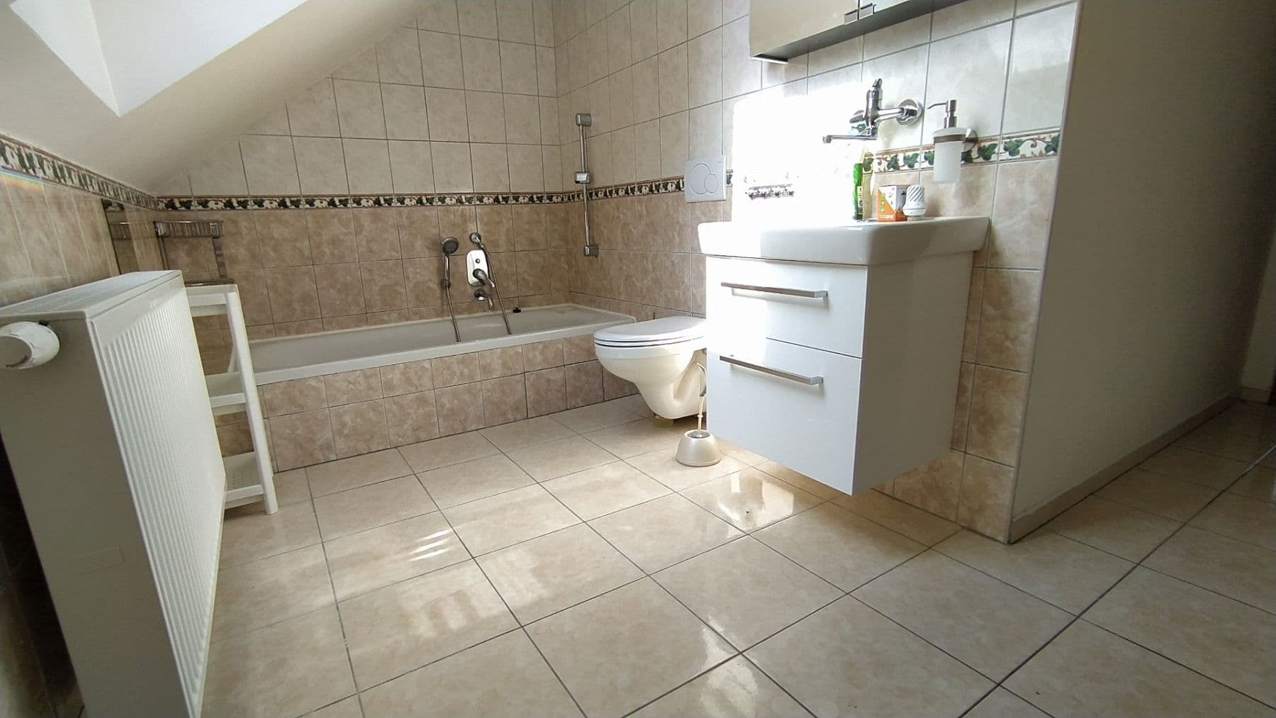 Pronájem bytu 3+kk 96 m², U Kruhárny, Dobřichovice, Středočeský kraj Pronájem bytu 3+kk 96 m², U Kruhárny, Dobřichovice, Středočeský kraj