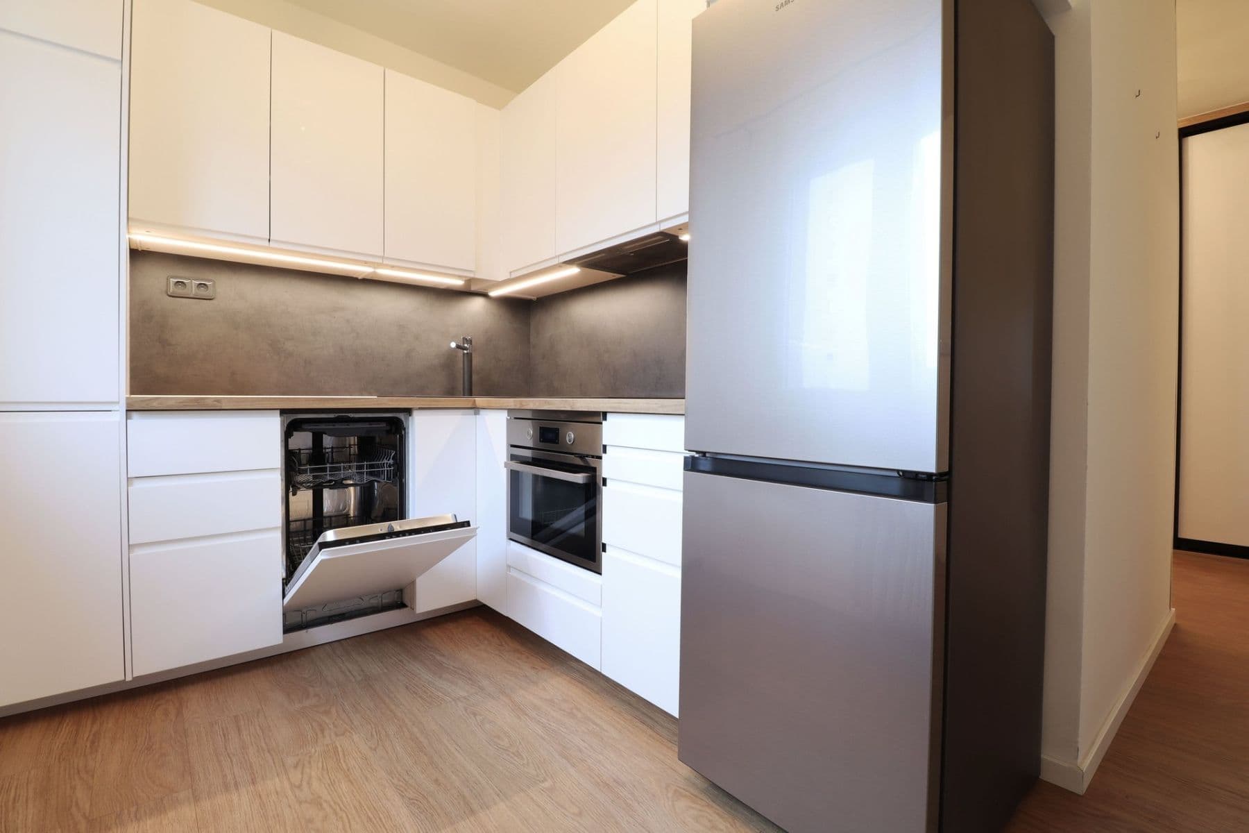 Pronájem bytu 2+1 52 m², Evropská, Praha, Praha Pronájem bytu 2+1 52 m², Evropská, Praha, Praha