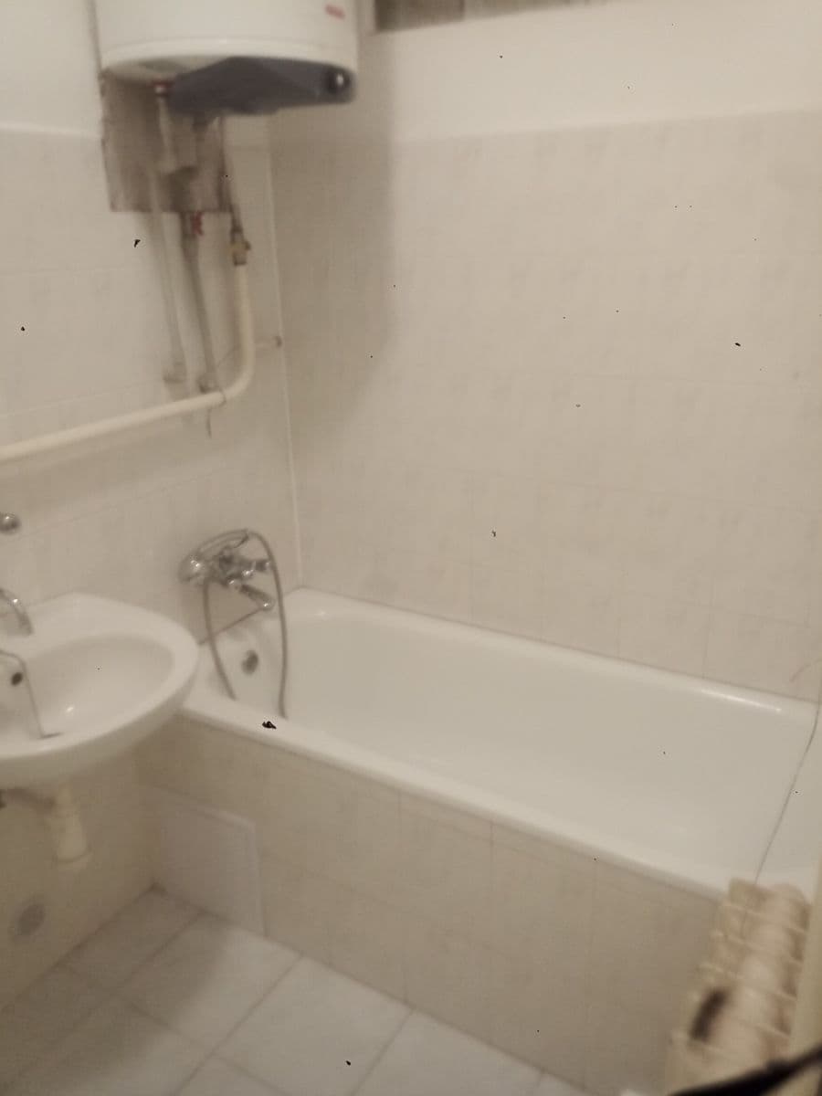 Pronájem bytu 1+kk 24 m², Kvítková, Zlín, Zlínský kraj Pronájem bytu 1+kk 24 m², Kvítková, Zlín, Zlínský kraj