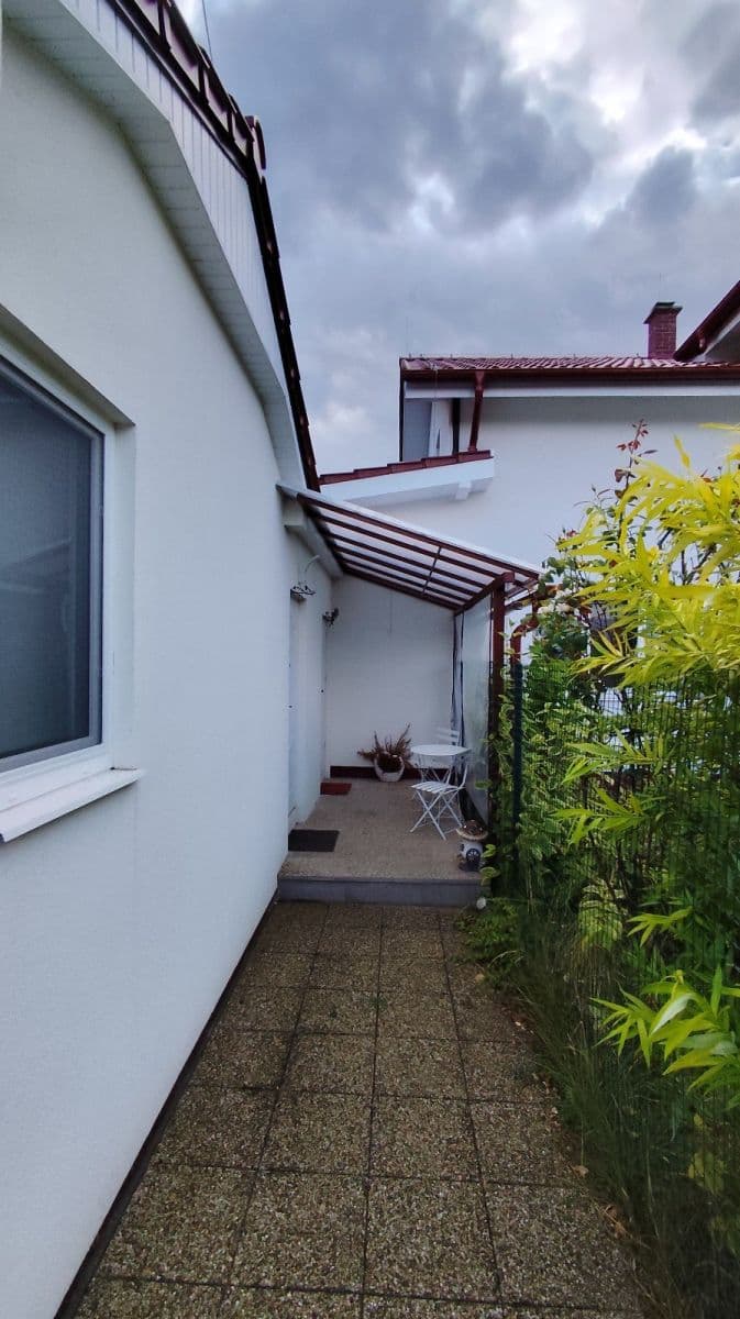 Pronájem bytu 2+kk 43 m², U Obory, Sulice, Středočeský kraj Pronájem bytu 2+kk 43 m², U Obory, Sulice, Středočeský kraj