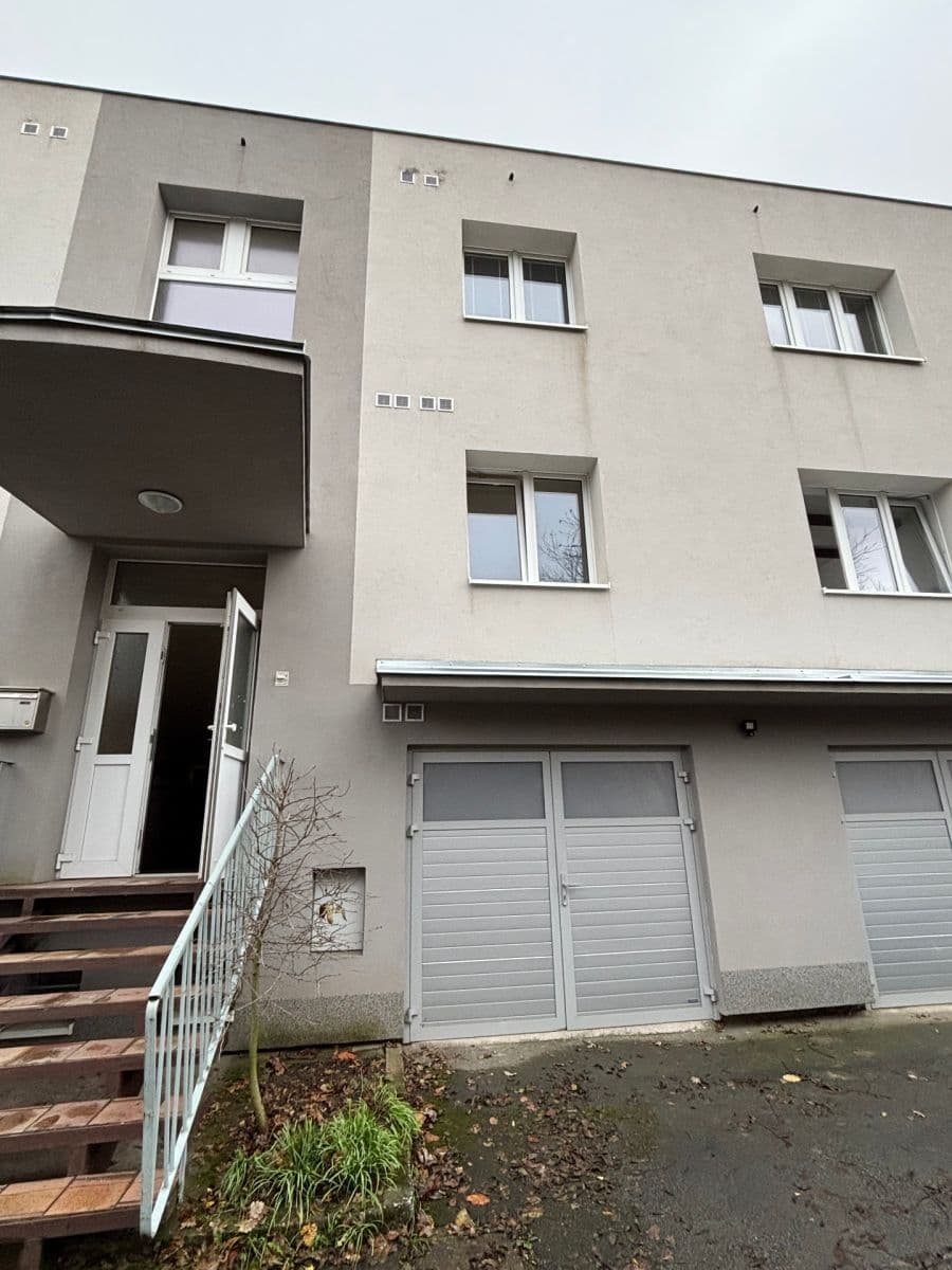 Pronájem bytu 3+1 85 m², Gončarenkova, Praha, Praha Pronájem bytu 3+1 85 m², Gončarenkova, Praha, Praha