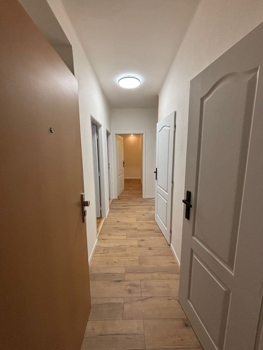 Pronájem bytu 3+1 85 m², Gončarenkova, Praha, Praha Pronájem bytu 3+1 85 m², Gončarenkova, Praha, Praha