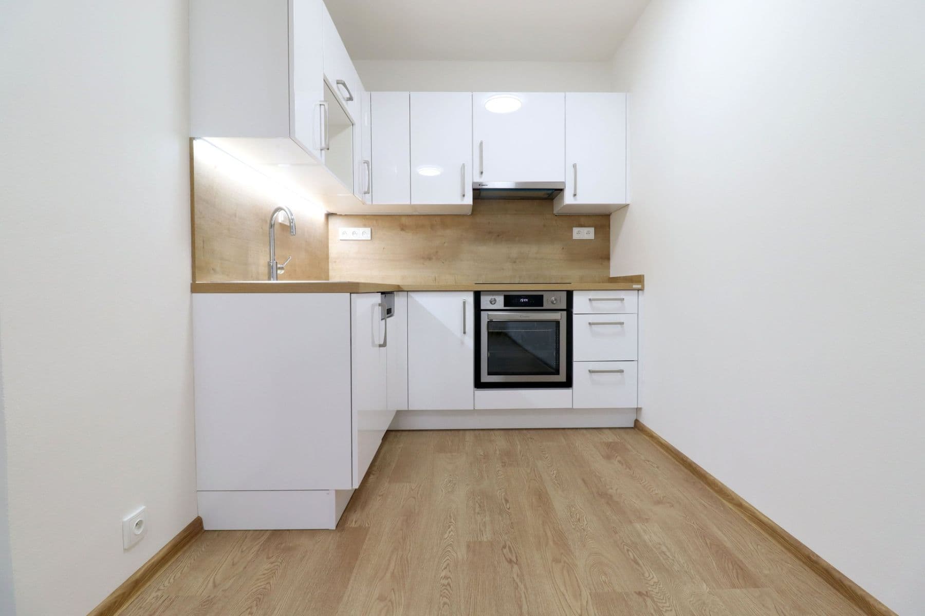 Pronájem bytu 2+kk 43 m², K lukám, Praha, Praha Pronájem bytu 2+kk 43 m², K lukám, Praha, Praha
