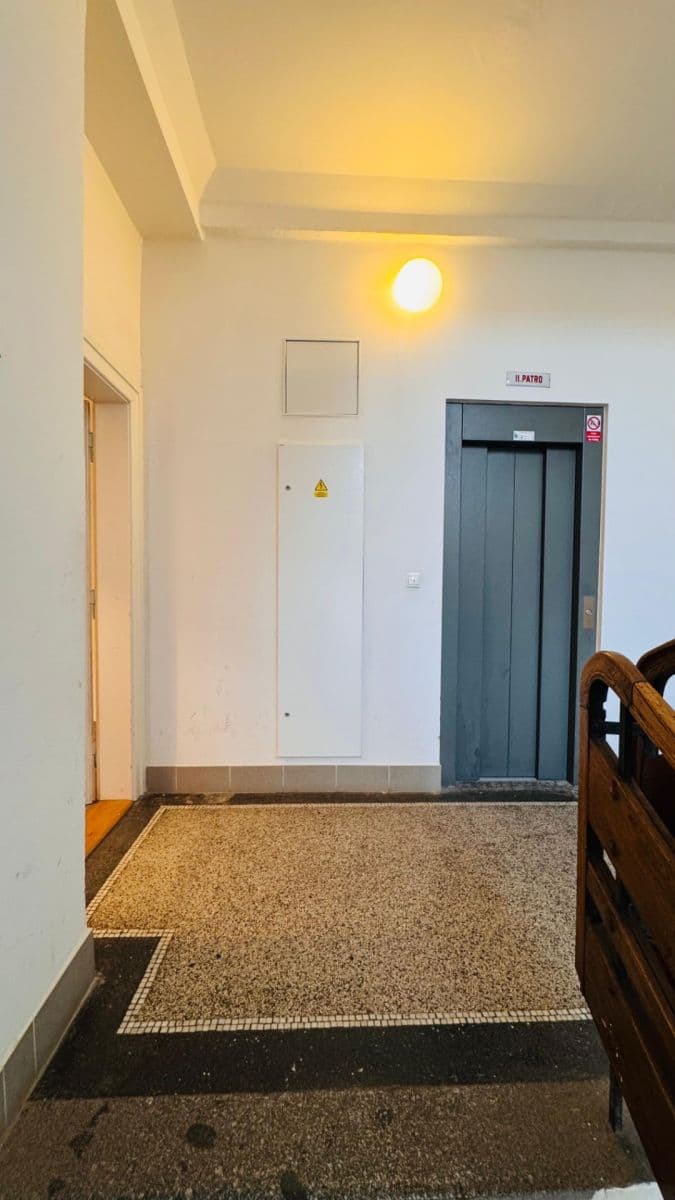 Pronájem bytu 3+1 114 m², Nikoly Tesly, Praha, Praha Pronájem bytu 3+1 114 m², Nikoly Tesly, Praha, Praha