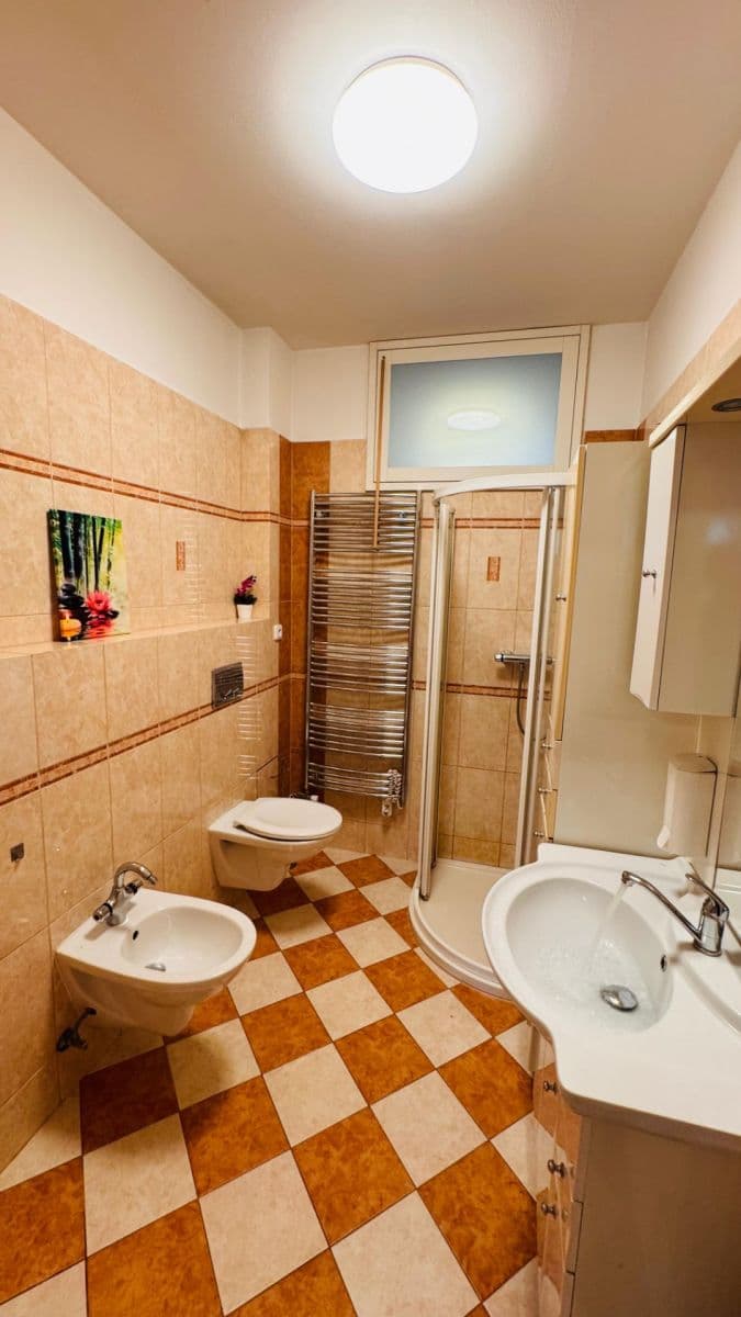 Pronájem bytu 3+1 114 m², Nikoly Tesly, Praha, Praha Pronájem bytu 3+1 114 m², Nikoly Tesly, Praha, Praha