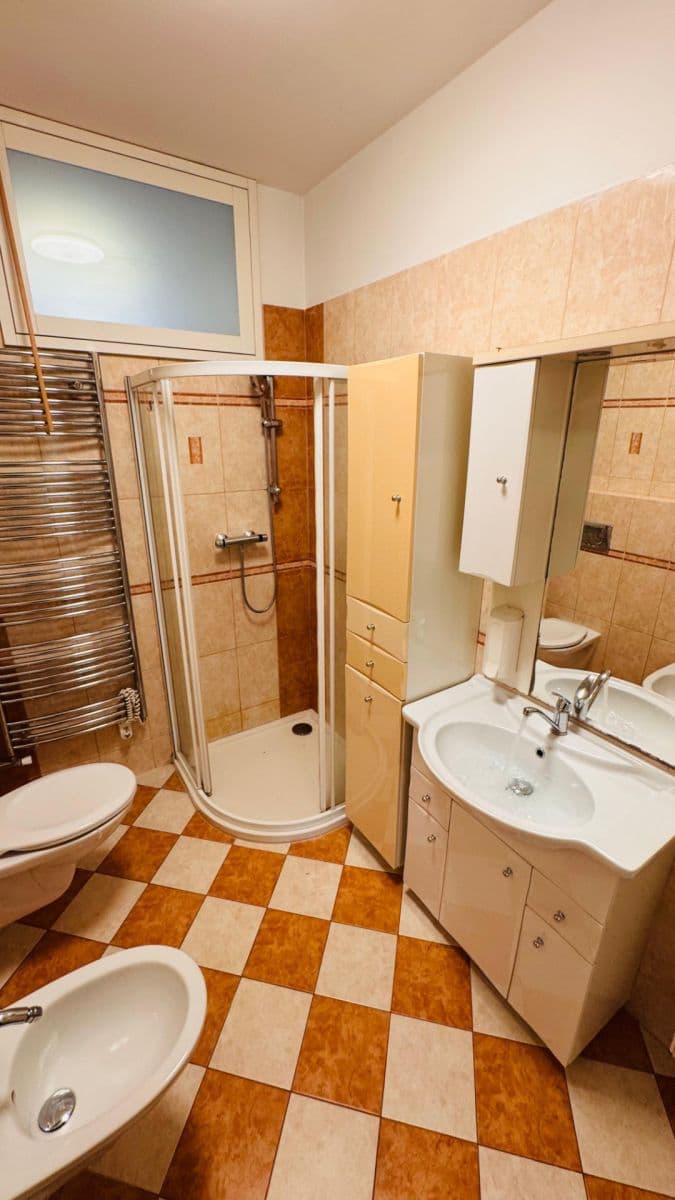 Pronájem bytu 3+1 114 m², Nikoly Tesly, Praha, Praha Pronájem bytu 3+1 114 m², Nikoly Tesly, Praha, Praha