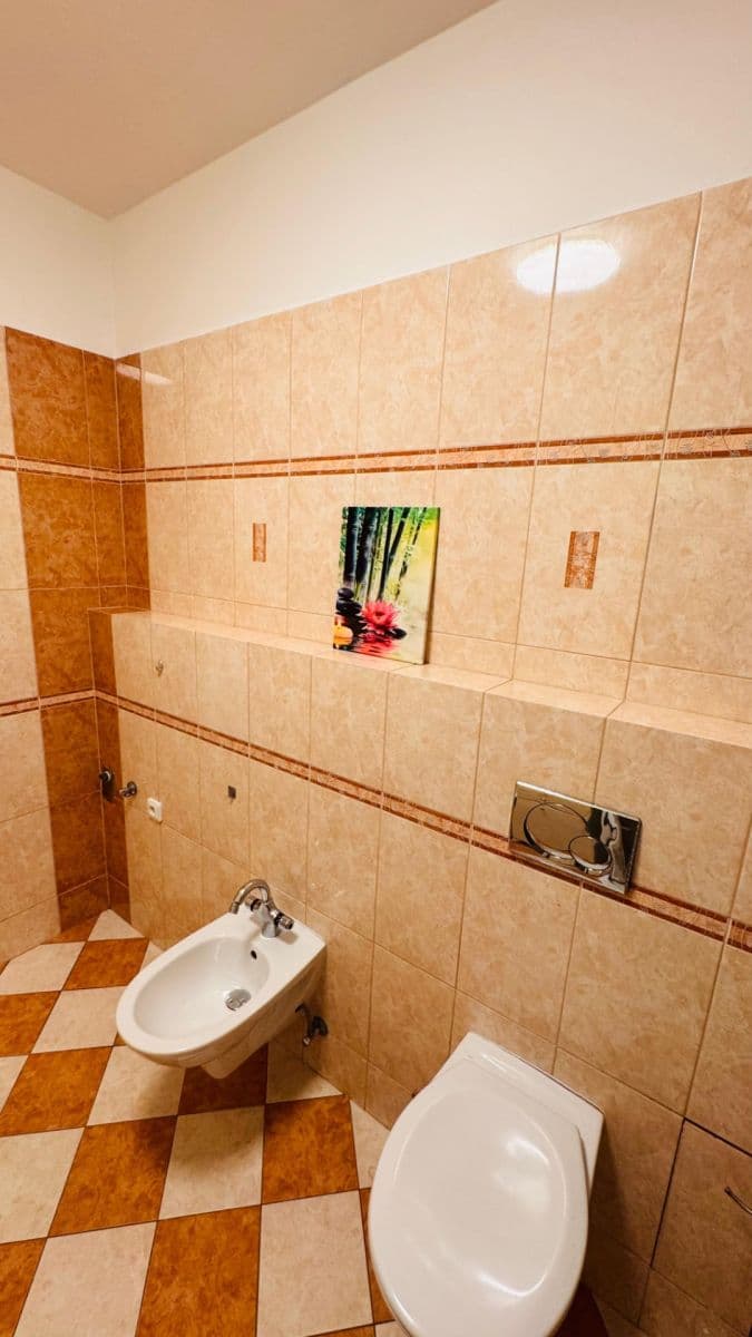 Pronájem bytu 3+1 114 m², Nikoly Tesly, Praha, Praha Pronájem bytu 3+1 114 m², Nikoly Tesly, Praha, Praha