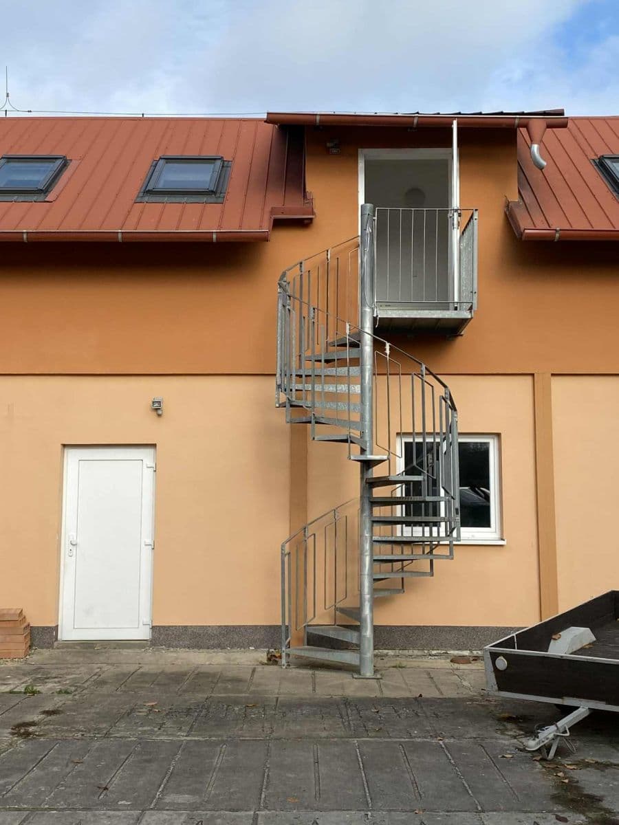 Pronájem bytu 1+kk 33 m², Nádražní, Líbeznice, Středočeský kraj Pronájem bytu 1+kk 33 m², Nádražní, Líbeznice, Středočeský kraj