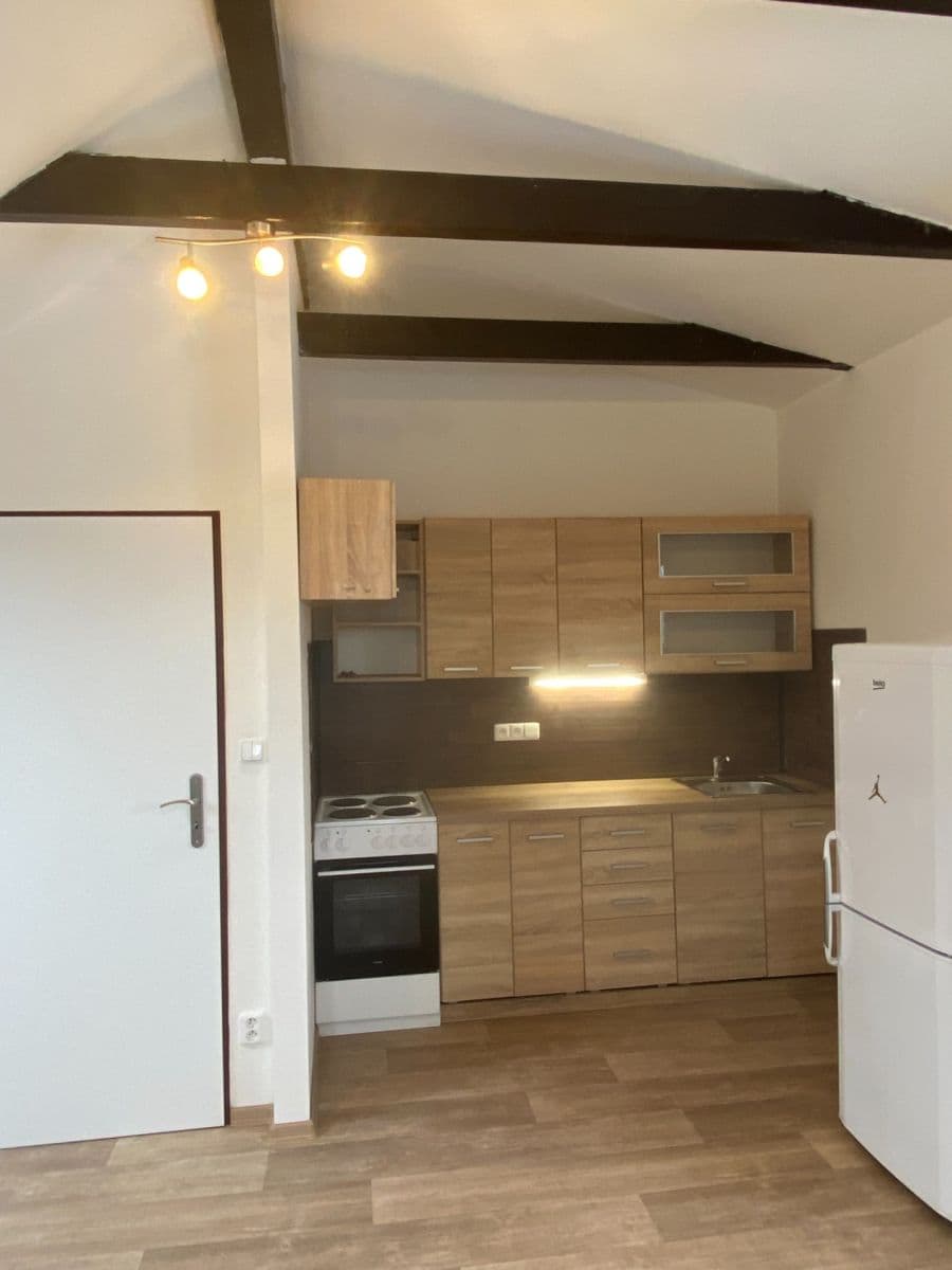 Pronájem bytu 1+kk 33 m², Nádražní, Líbeznice, Středočeský kraj Pronájem bytu 1+kk 33 m², Nádražní, Líbeznice, Středočeský kraj