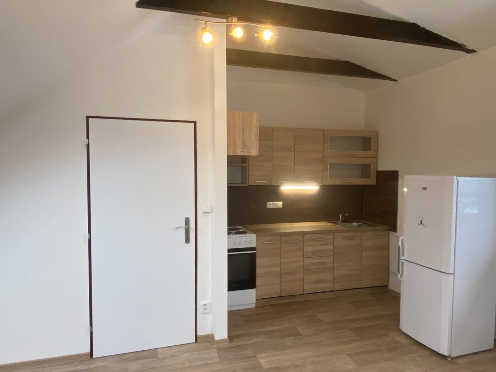 Pronájem bytu 1+kk 33 m², Nádražní, Líbeznice, Středočeský kraj Pronájem bytu 1+kk 33 m², Nádražní, Líbeznice, Středočeský kraj