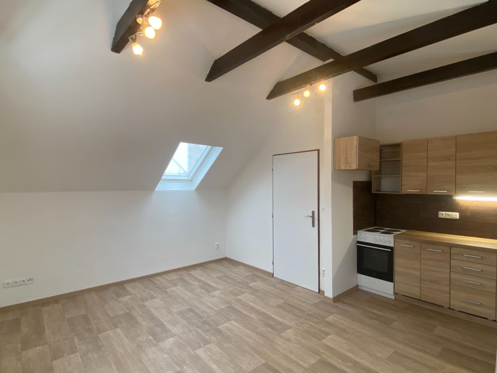 Pronájem bytu 1+kk 33 m², Nádražní, Líbeznice, Středočeský kraj Pronájem bytu 1+kk 33 m², Nádražní, Líbeznice, Středočeský kraj