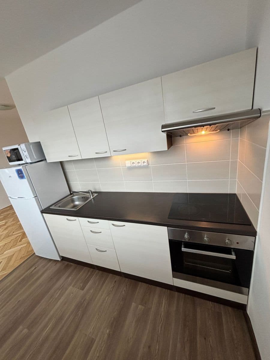 Pronájem bytu 2+kk 50 m², Písecká, Strakonice, Jihočeský kraj Pronájem bytu 2+kk 50 m², Písecká, Strakonice, Jihočeský kraj