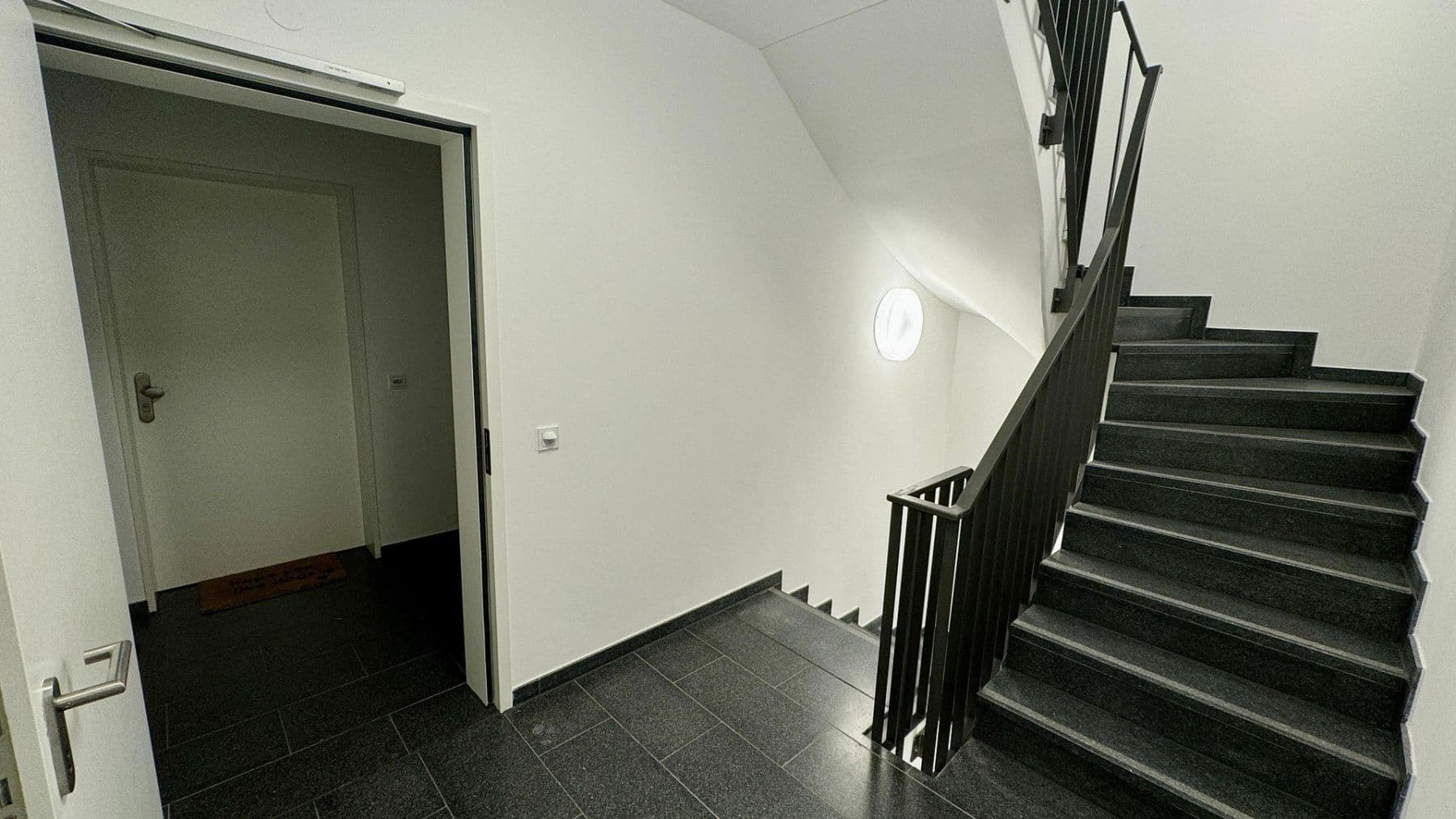 Pronájem bytu 2+1 59 m², Weserstr 44, Berlin, Berlín Pronájem bytu 2+1 59 m², Weserstr 44, Berlin, Berlín