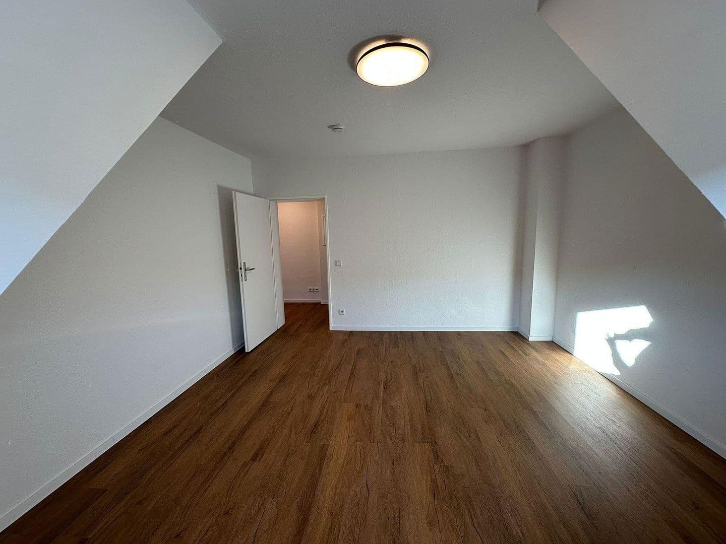 Pronájem bytu 3+1 96 m², Schwanhildenstr. 14, Essen, Severní Porýní-Vestfálsko Pronájem bytu 3+1 96 m², Schwanhildenstr. 14, Essen, Severní Porýní-Vestfálsko