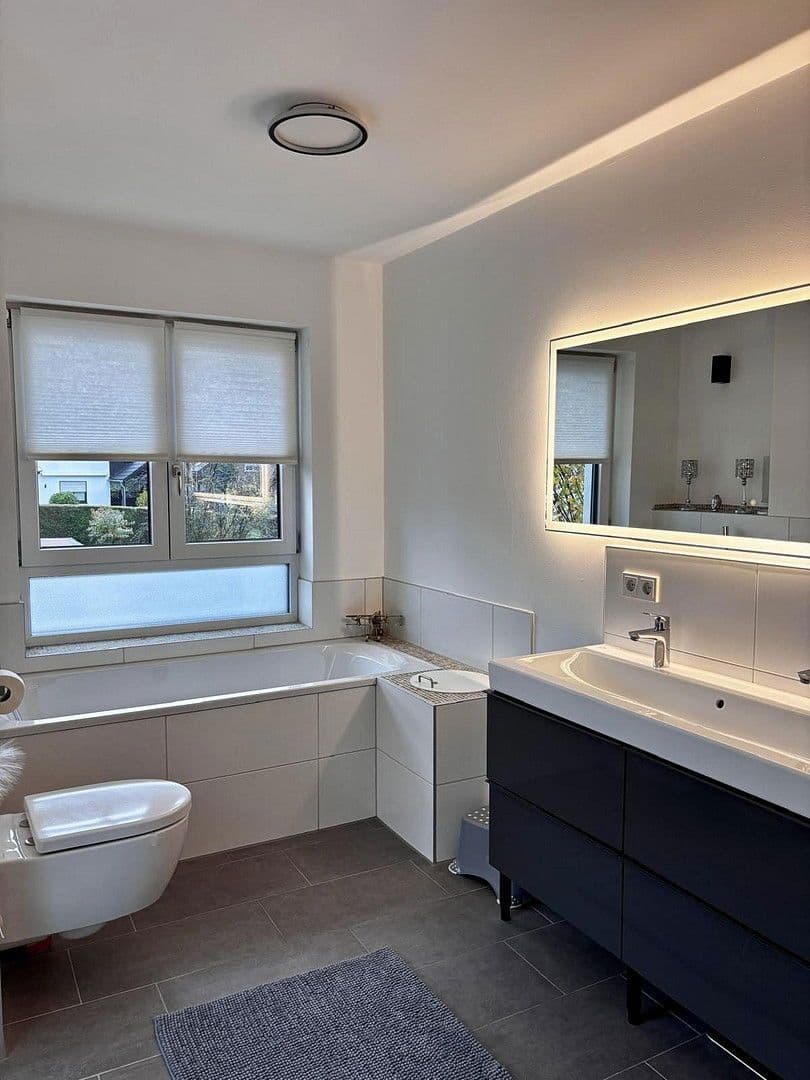 Pronájem domu 140 m², pozemek 720 m², Neunkirchen-Seelscheid, Severní Porýní-Vestfálsko Pronájem domu 140 m², pozemek 720 m², Neunkirchen-Seelscheid, Severní Porýní-Vestfálsko