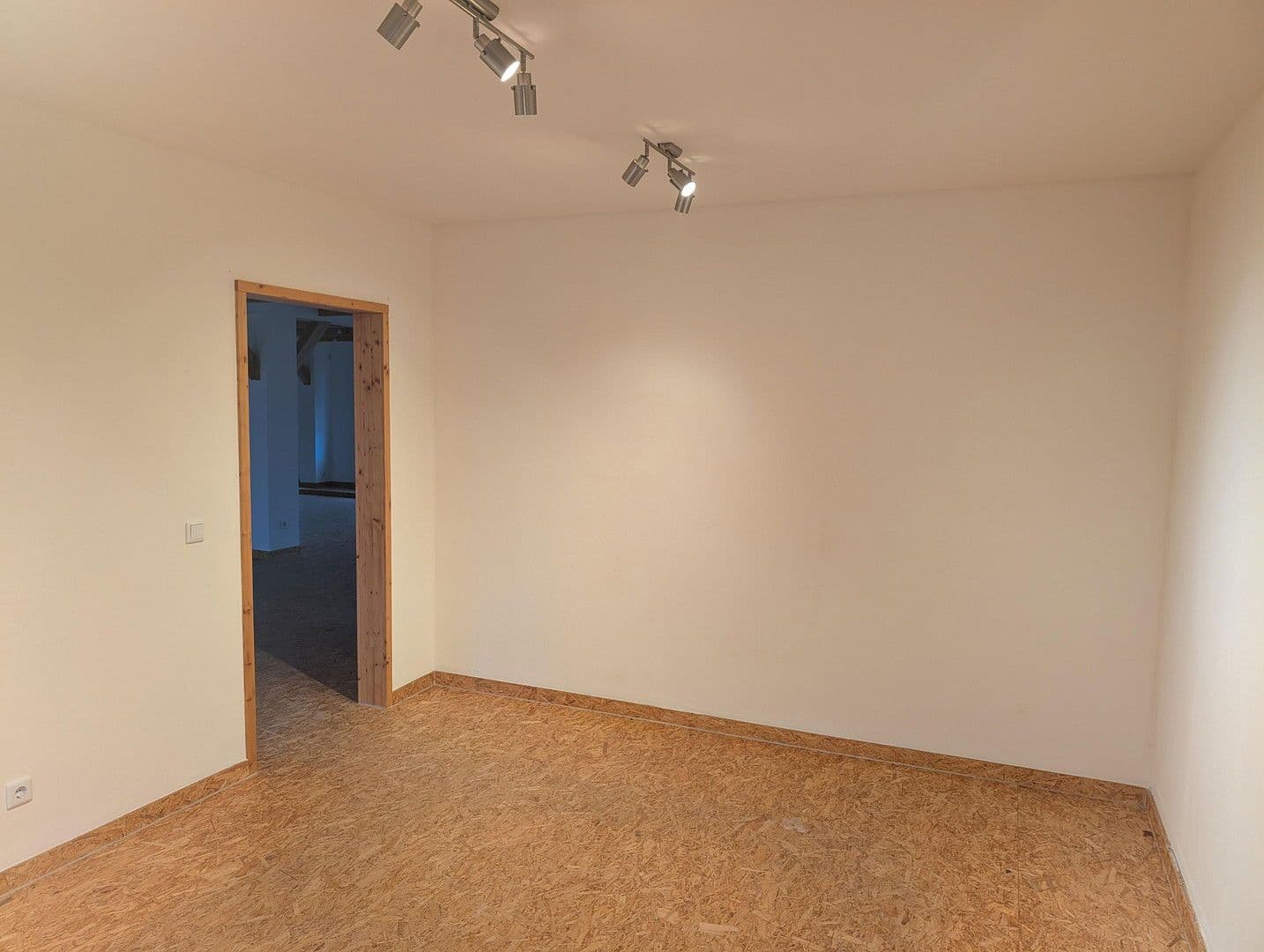 Pronájem kanceláře 436 m², Engelsdorfer Str. 373, Leipzig, Sasko Pronájem kanceláře 436 m², Engelsdorfer Str. 373, Leipzig, Sasko