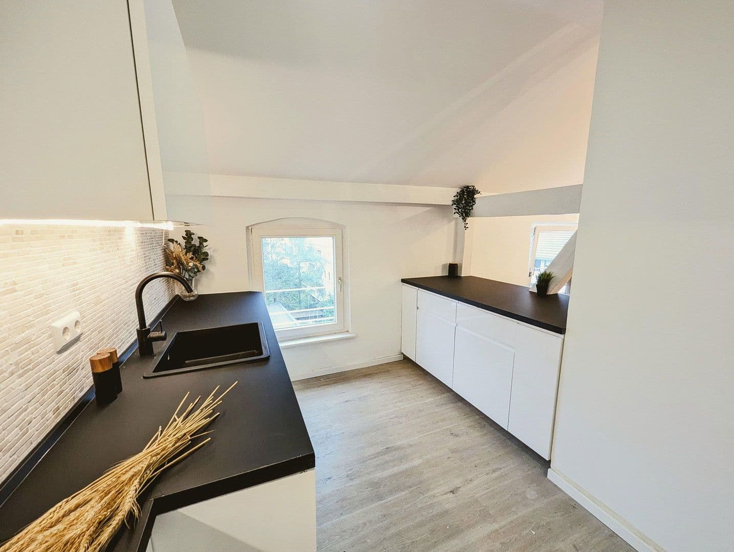 Prodej bytu 2+1 67 m², Königstr. 23, Berlin, Berlín Prodej bytu 2+1 67 m², Königstr. 23, Berlin, Berlín