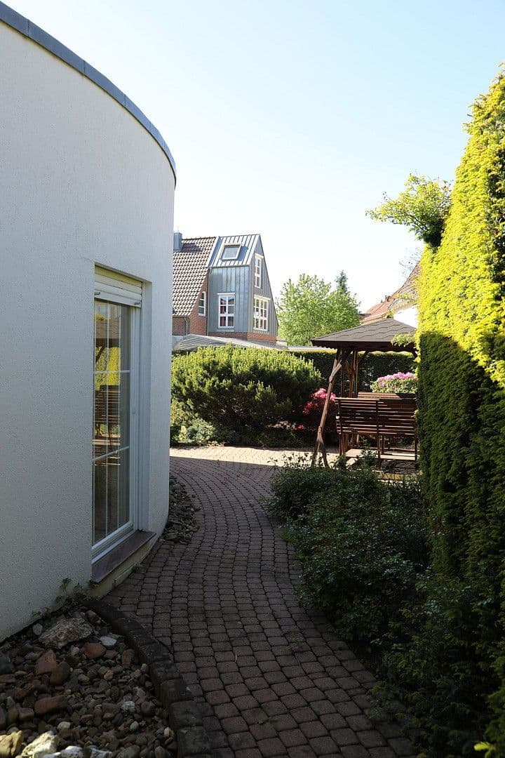 Pronájem domu 135 m², pozemek 411 m², Bad Salzuflen, Severní Porýní-Vestfálsko Pronájem domu 135 m², pozemek 411 m², Bad Salzuflen, Severní Porýní-Vestfálsko