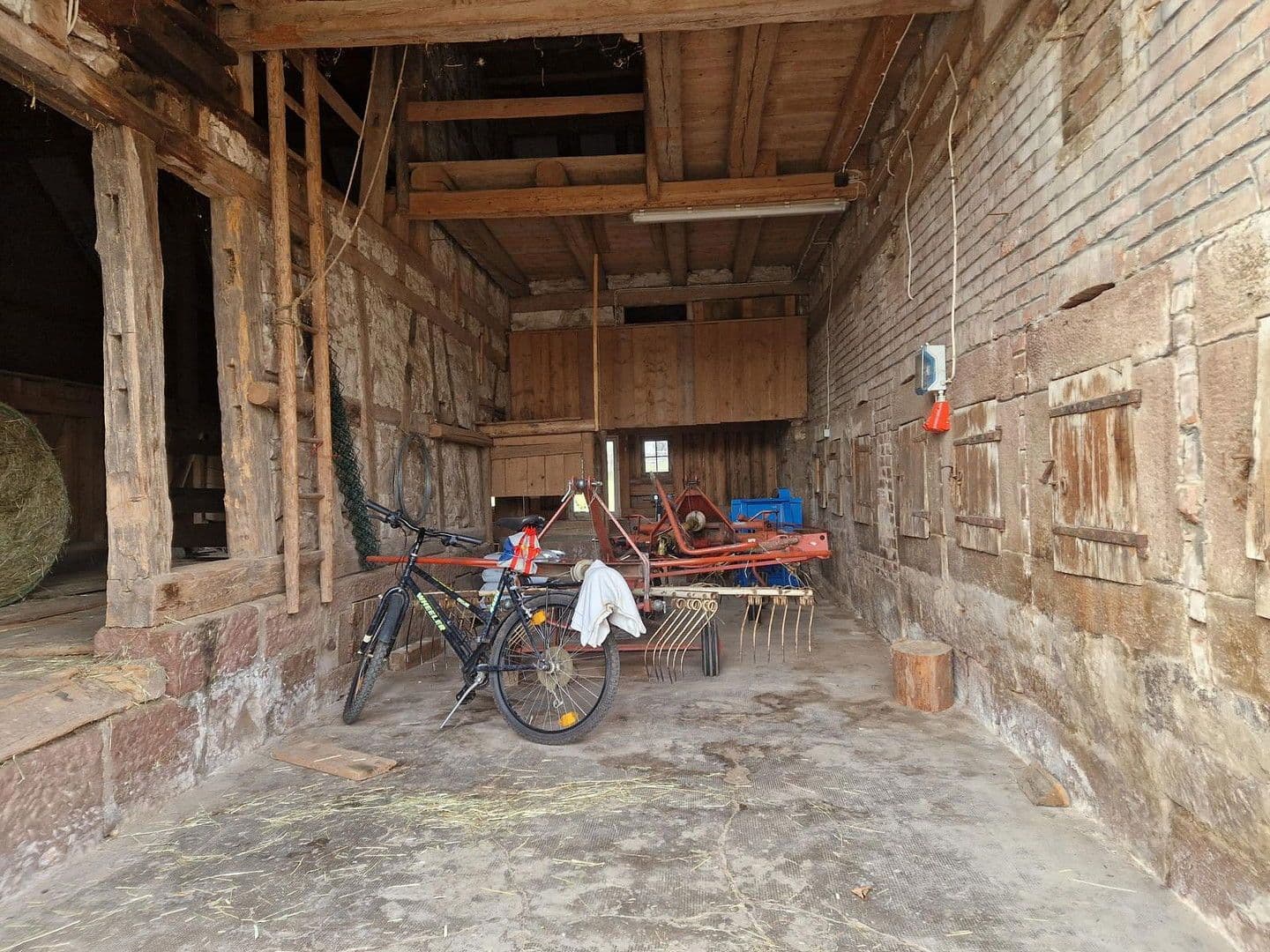 Prodej domu 163 m², pozemek 345 m², Simmersfeld, Bádensko-Württembersko Prodej domu 163 m², pozemek 345 m², Simmersfeld, Bádensko-Württembersko