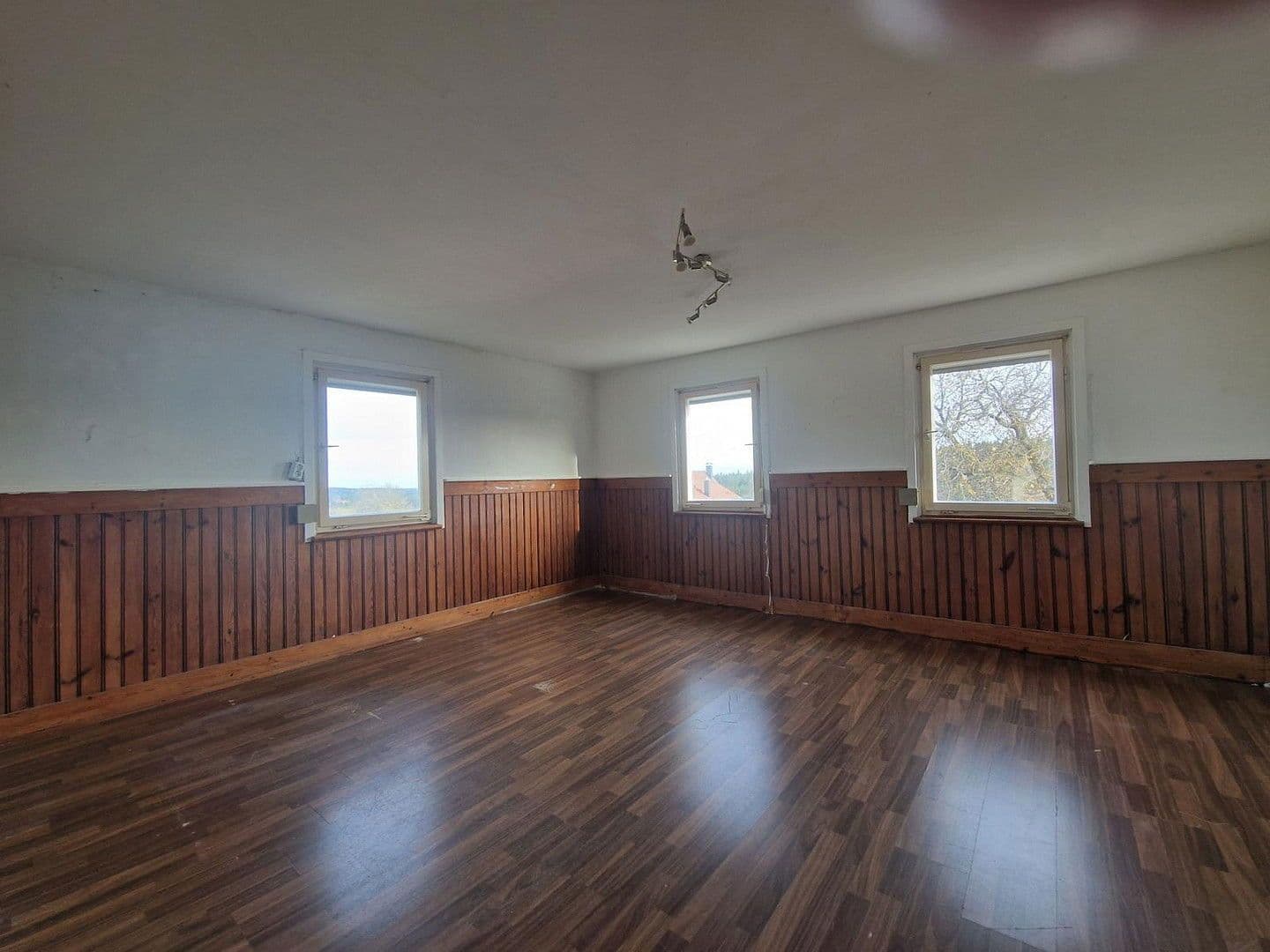 Prodej domu 163 m², pozemek 345 m², Simmersfeld, Bádensko-Württembersko Prodej domu 163 m², pozemek 345 m², Simmersfeld, Bádensko-Württembersko