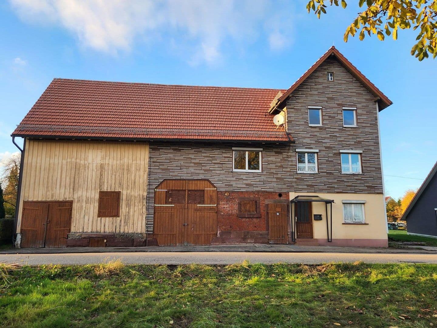 Prodej domu 163 m², pozemek 345 m², Simmersfeld, Bádensko-Württembersko Prodej domu 163 m², pozemek 345 m², Simmersfeld, Bádensko-Württembersko