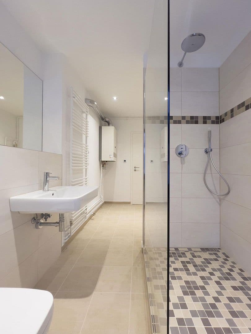 Prodej bytu 4+1 92 m², Gerichtstraße 7, Berlin, Berlín Prodej bytu 4+1 92 m², Gerichtstraße 7, Berlin, Berlín