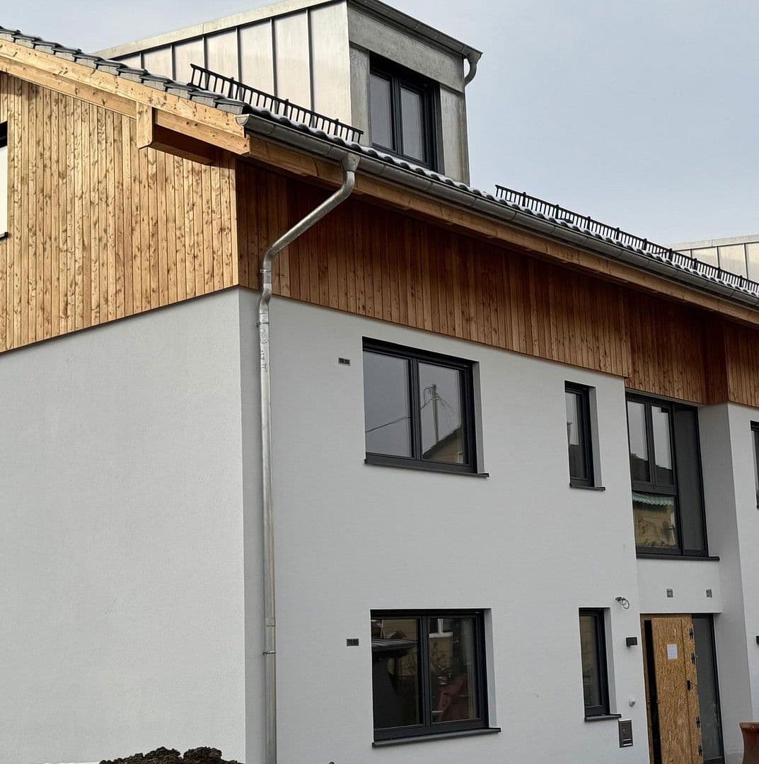 Pronájem bytu 3+1 89 m², Raubling, Bavorsko Pronájem bytu 3+1 89 m², Raubling, Bavorsko