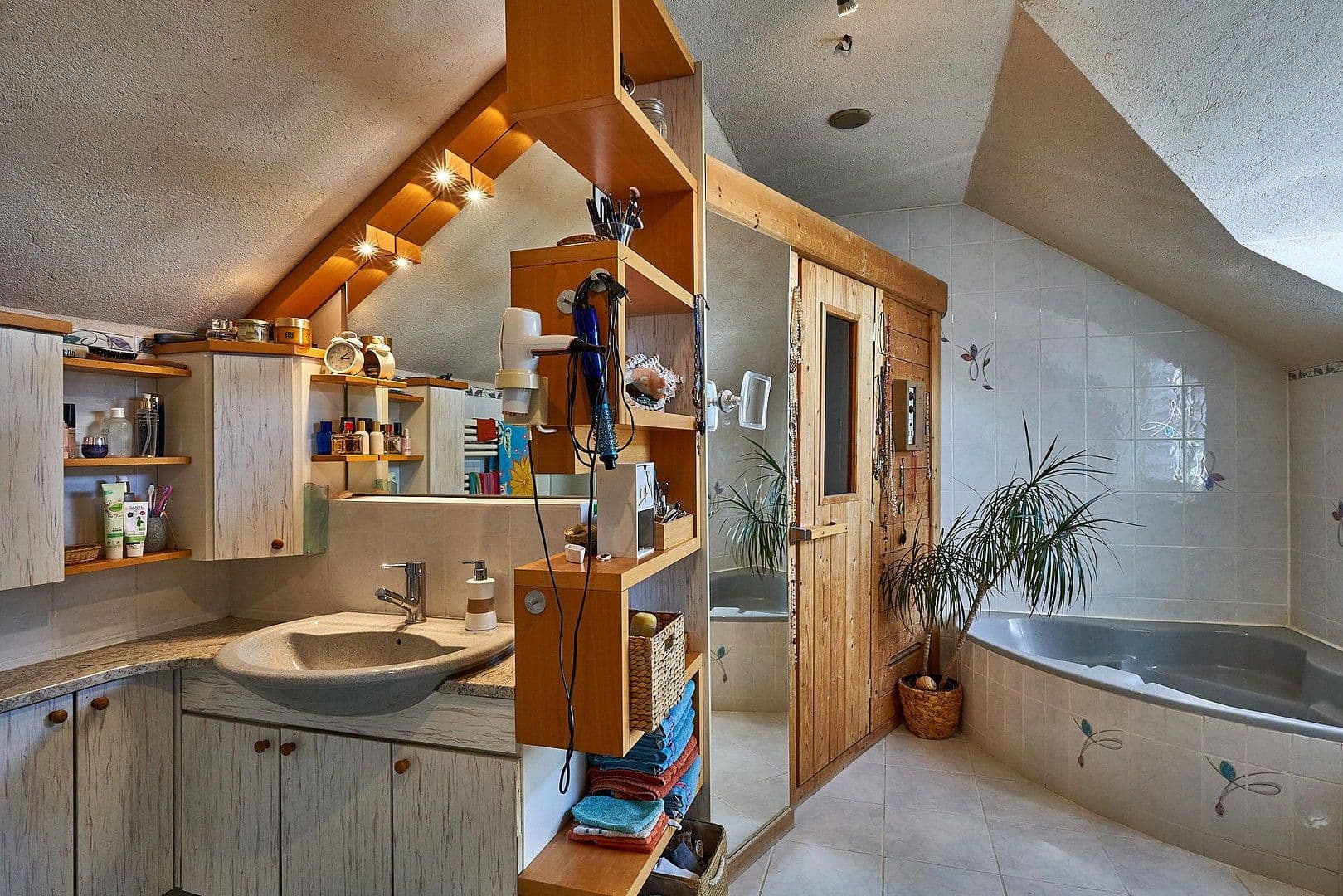 Prodej domu 271 m², pozemek 2.024 m², Lauingen (Donau), Bavorsko Prodej domu 271 m², pozemek 2.024 m², Lauingen (Donau), Bavorsko