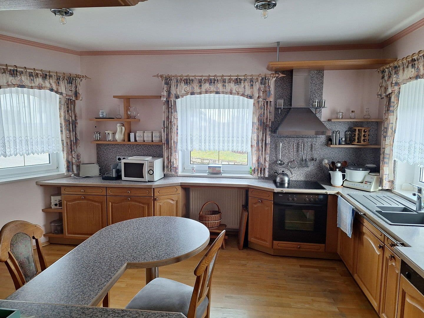 Prodej domu 235 m², pozemek 910 m², Konzell, Bavorsko Prodej domu 235 m², pozemek 910 m², Konzell, Bavorsko