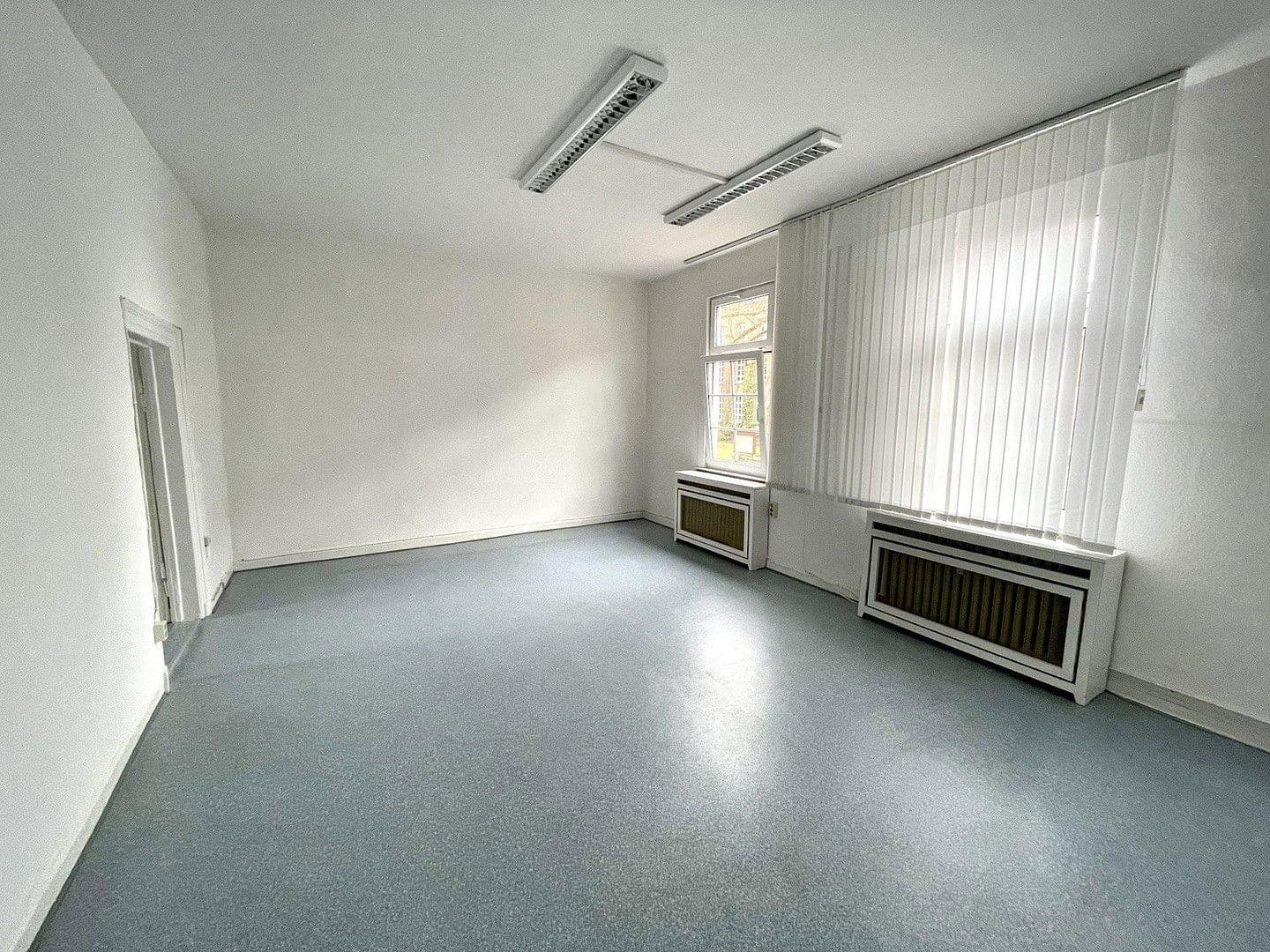 Prodej domu 340 m², pozemek 405 m², Ziegenhainer Straße 3, Homberg (Efze), Hessen Prodej domu 340 m², pozemek 405 m², Ziegenhainer Straße 3, Homberg (Efze), Hessen