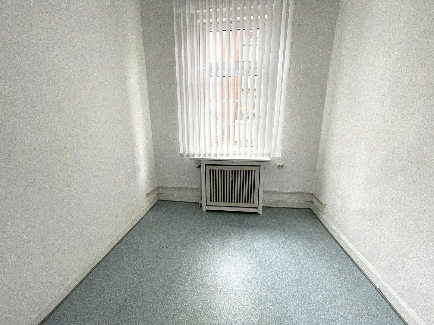 Prodej domu 340 m², pozemek 405 m², Ziegenhainer Straße 3, Homberg (Efze), Hessen Prodej domu 340 m², pozemek 405 m², Ziegenhainer Straße 3, Homberg (Efze), Hessen