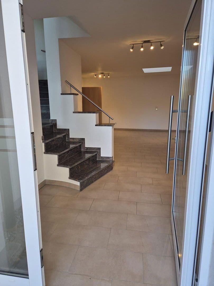 Pronájem kanceláře 150 m², Schwindegg, Bavorsko Pronájem kanceláře 150 m², Schwindegg, Bavorsko