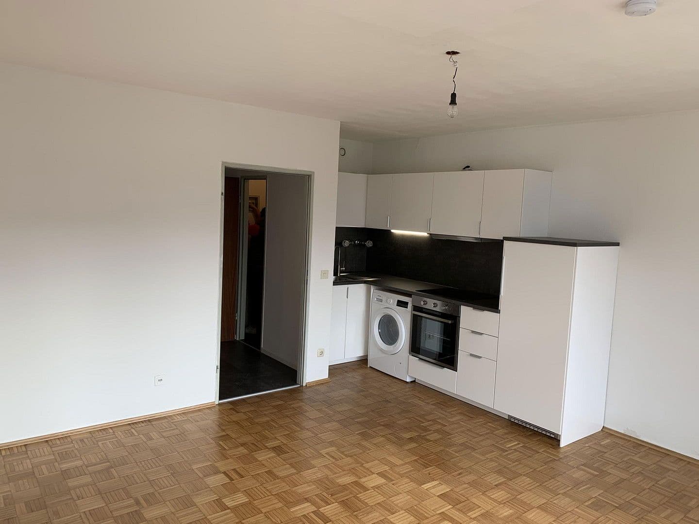 Pronájem bytu 1+1 34 m², Riesenfeldstrasse, München, Bavorsko Pronájem bytu 1+1 34 m², Riesenfeldstrasse, München, Bavorsko