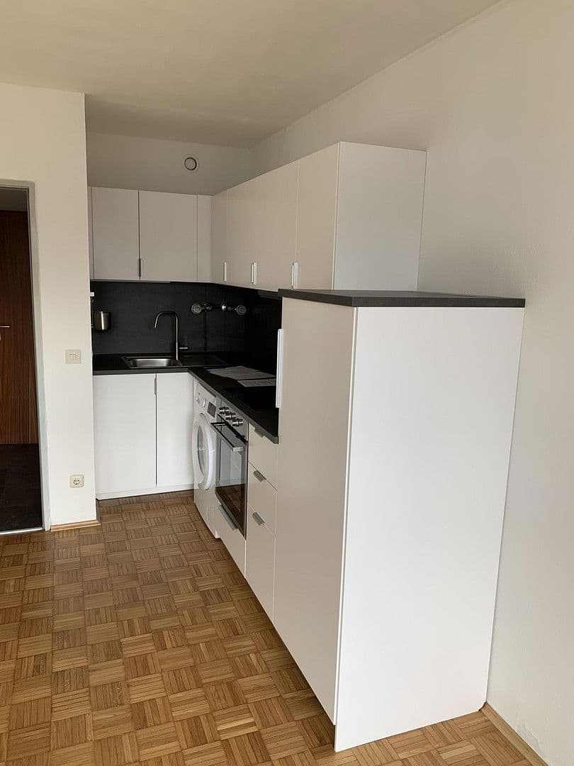 Pronájem bytu 1+1 34 m², Riesenfeldstrasse, München, Bavorsko Pronájem bytu 1+1 34 m², Riesenfeldstrasse, München, Bavorsko
