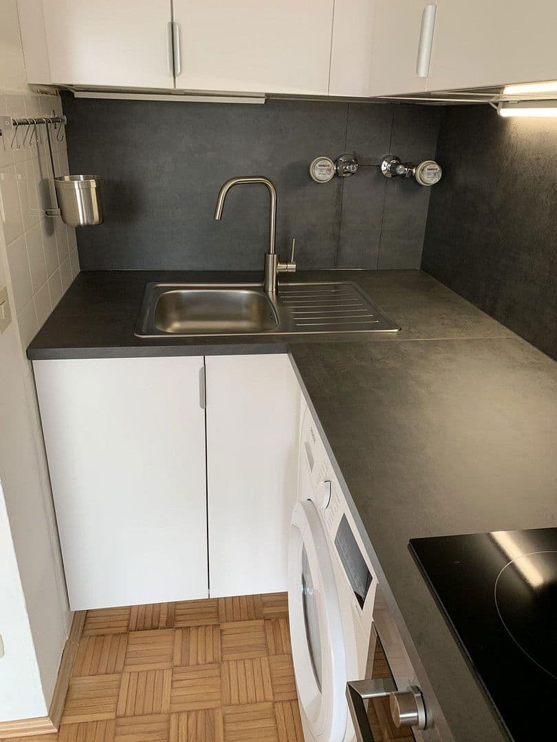 Pronájem bytu 1+1 34 m², Riesenfeldstrasse, München, Bavorsko Pronájem bytu 1+1 34 m², Riesenfeldstrasse, München, Bavorsko