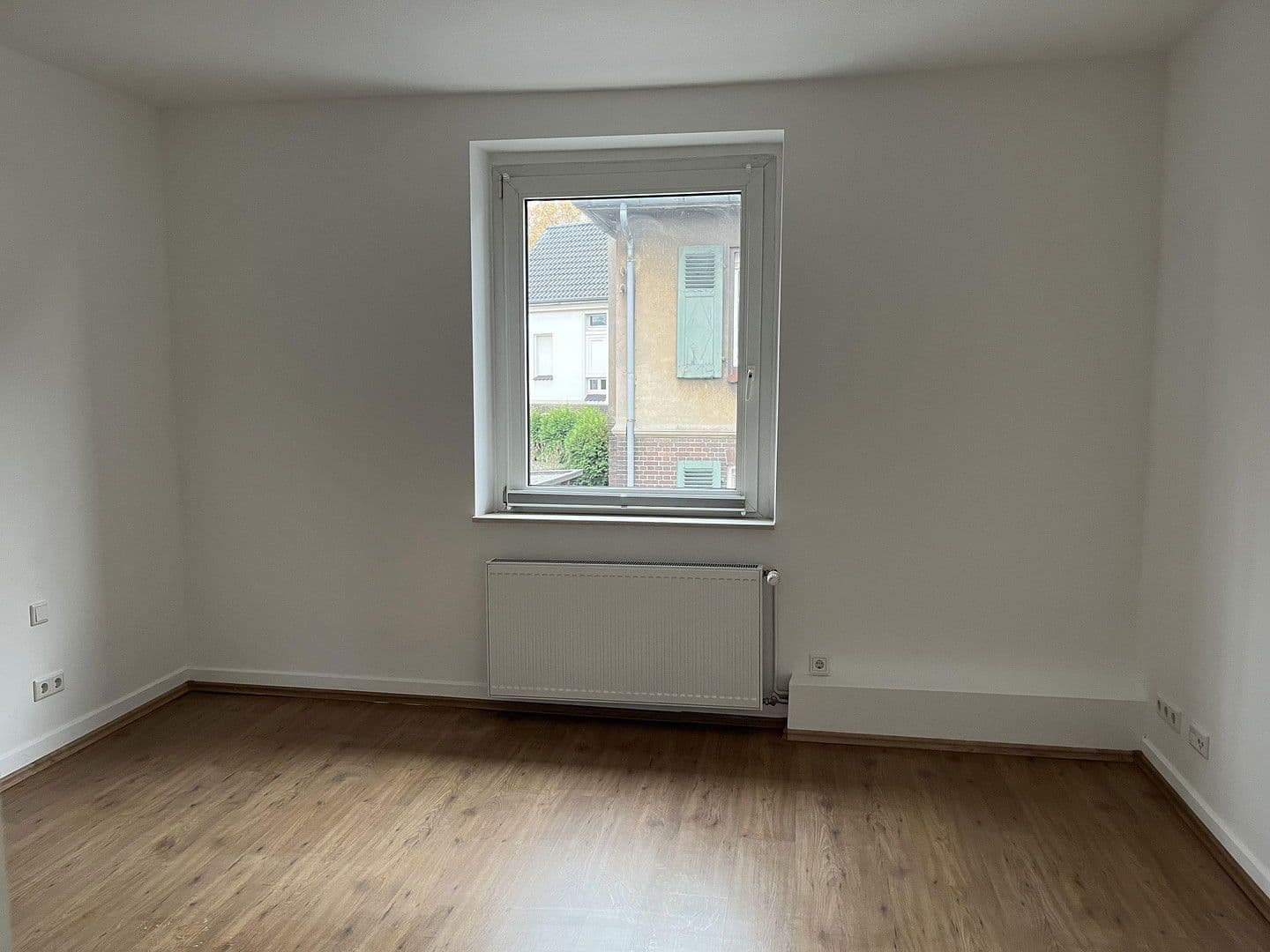 Pronájem domu 260 m², pozemek 430 m², Herrmann Rinne Str. 34, Duisburg, Severní Porýní-Vestfálsko Pronájem domu 260 m², pozemek 430 m², Herrmann Rinne Str. 34, Duisburg, Severní Porýní-Vestfálsko