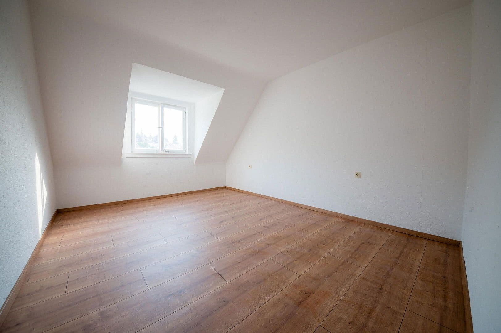 Pronájem bytu 55 m², Baumreute 108, Stuttgart, Bádensko-Württembersko Pronájem bytu 55 m², Baumreute 108, Stuttgart, Bádensko-Württembersko