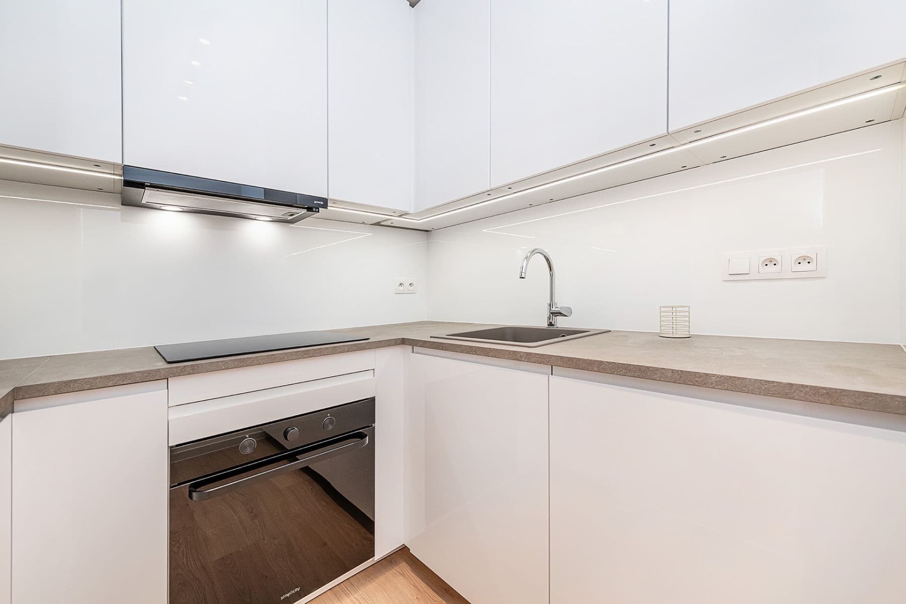 Prodej bytu 5+kk 88 m², Feřtekova, Praha, Praha Prodej bytu 5+kk 88 m², Feřtekova, Praha, Praha