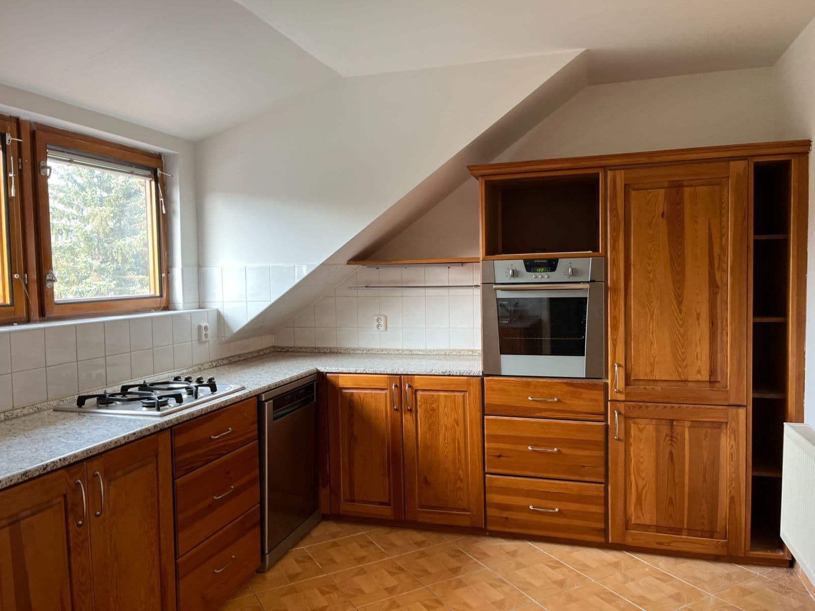 Pronájem bytu 3+1 120 m², Havlíčkovo nám., Kladno, Středočeský kraj Pronájem bytu 3+1 120 m², Havlíčkovo nám., Kladno, Středočeský kraj