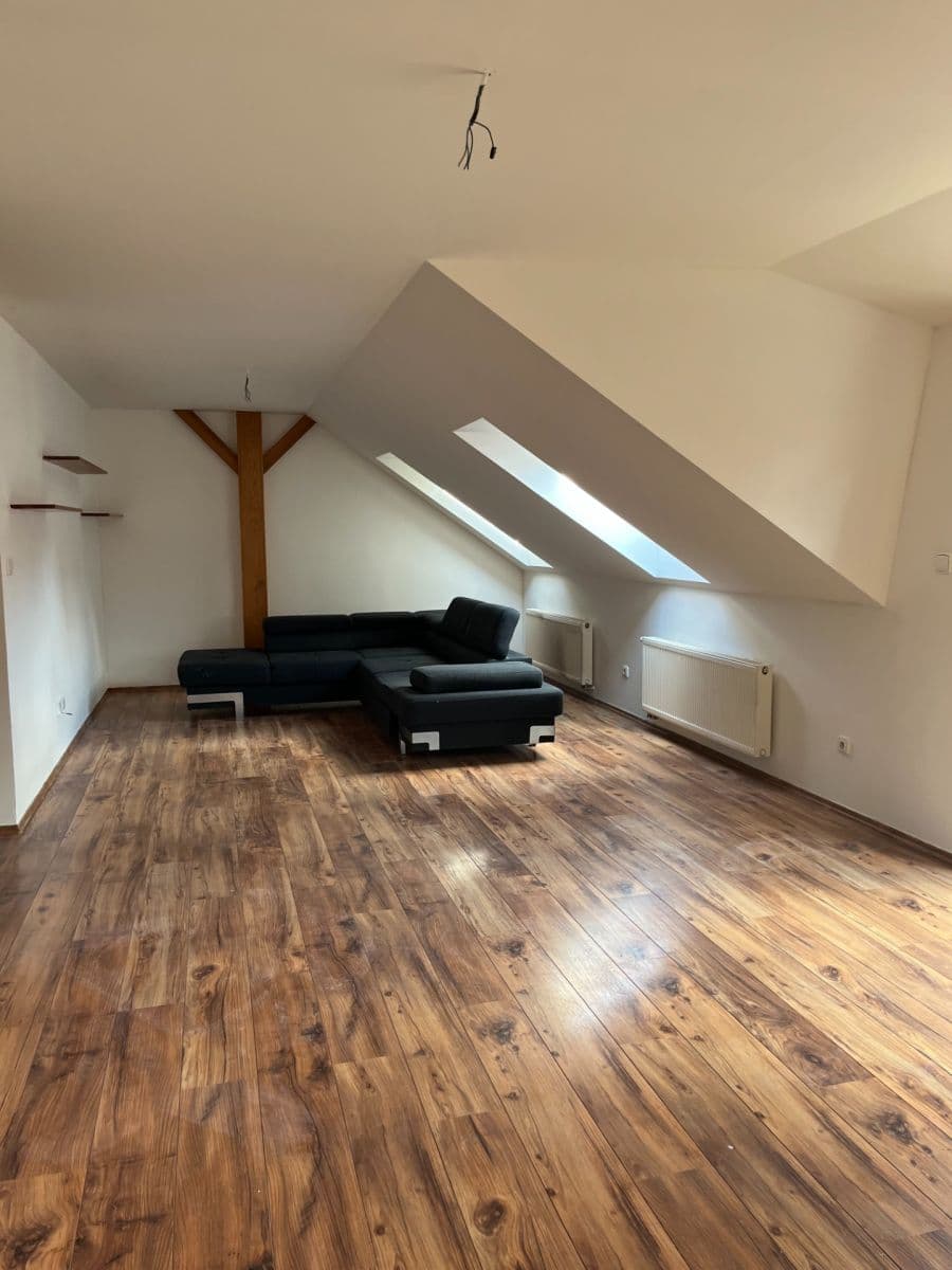 Pronájem bytu 3+1 120 m², Havlíčkovo nám., Kladno, Středočeský kraj Pronájem bytu 3+1 120 m², Havlíčkovo nám., Kladno, Středočeský kraj