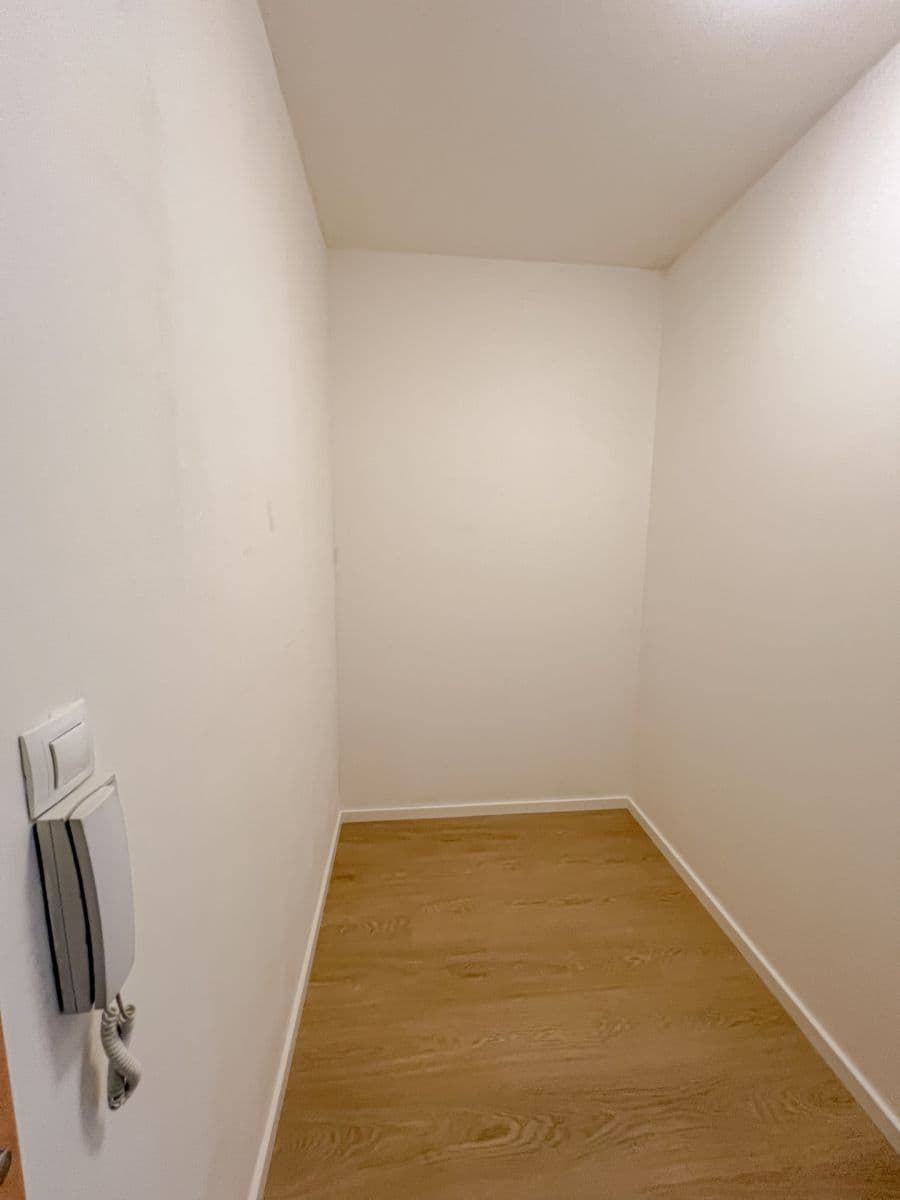 Pronájem bytu 1+kk 41 m², Poděbradská, Praha, Praha Pronájem bytu 1+kk 41 m², Poděbradská, Praha, Praha