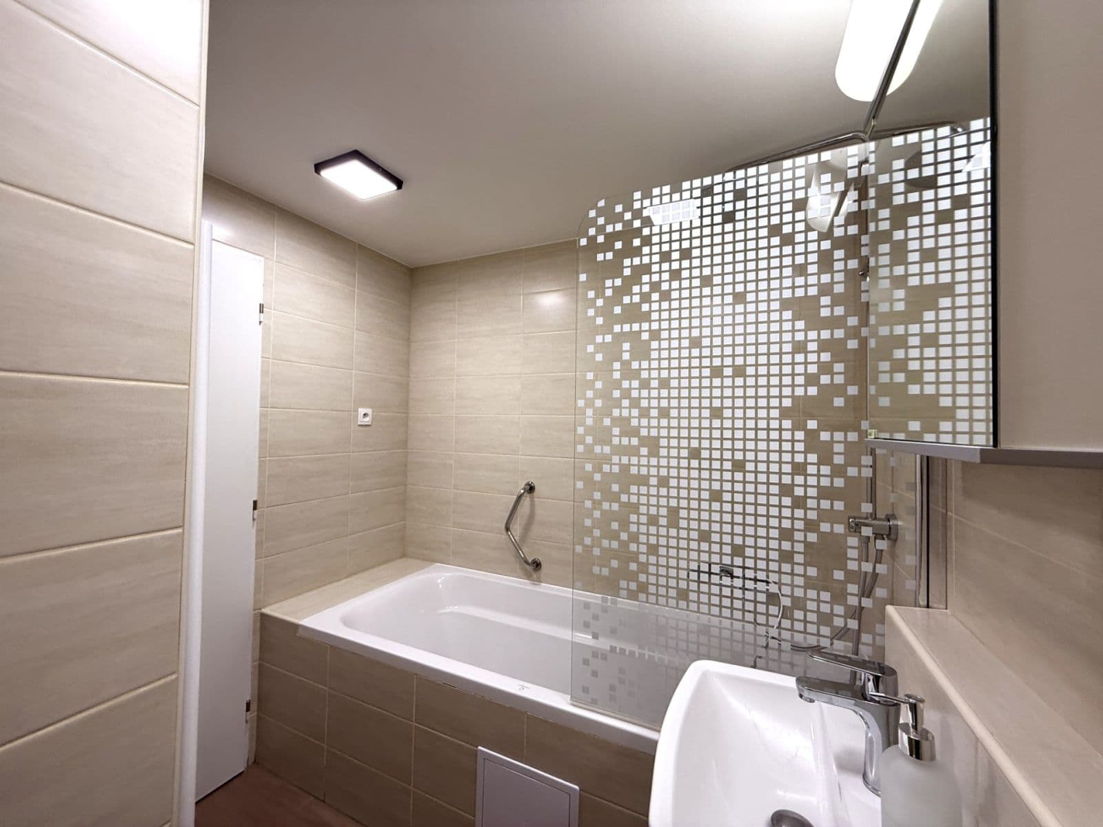 Prodej bytu 2+kk 43 m², Hnězdenská, Praha, Praha Prodej bytu 2+kk 43 m², Hnězdenská, Praha, Praha