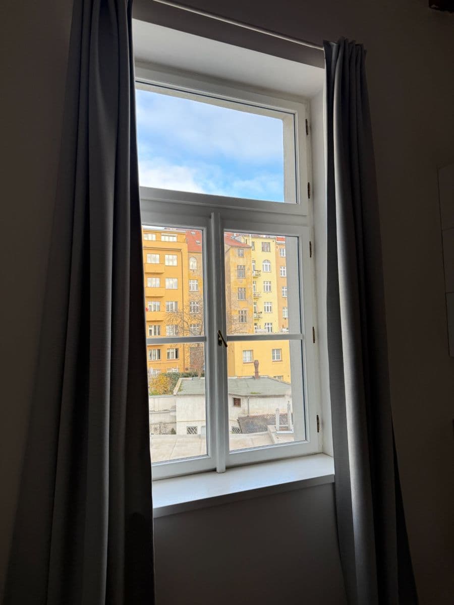 Pronájem bytu 2+kk 46 m², 28. pluku, Praha, Praha Pronájem bytu 2+kk 46 m², 28. pluku, Praha, Praha