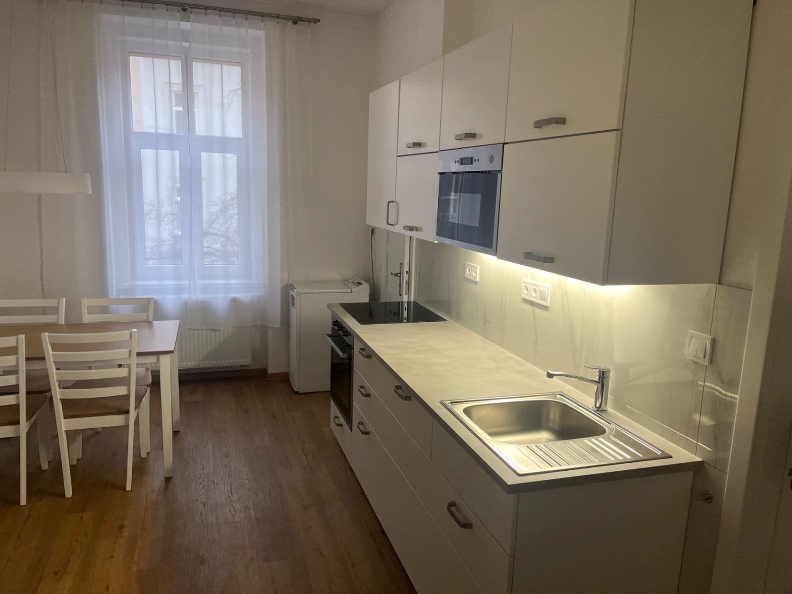 Pronájem bytu 1+1 40 m², Pod Kavalírkou, Praha, Praha Pronájem bytu 1+1 40 m², Pod Kavalírkou, Praha, Praha