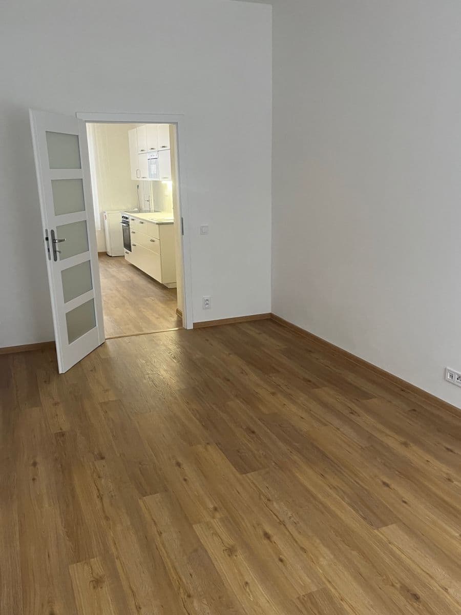 Pronájem bytu 1+1 40 m², Pod Kavalírkou, Praha, Praha Pronájem bytu 1+1 40 m², Pod Kavalírkou, Praha, Praha
