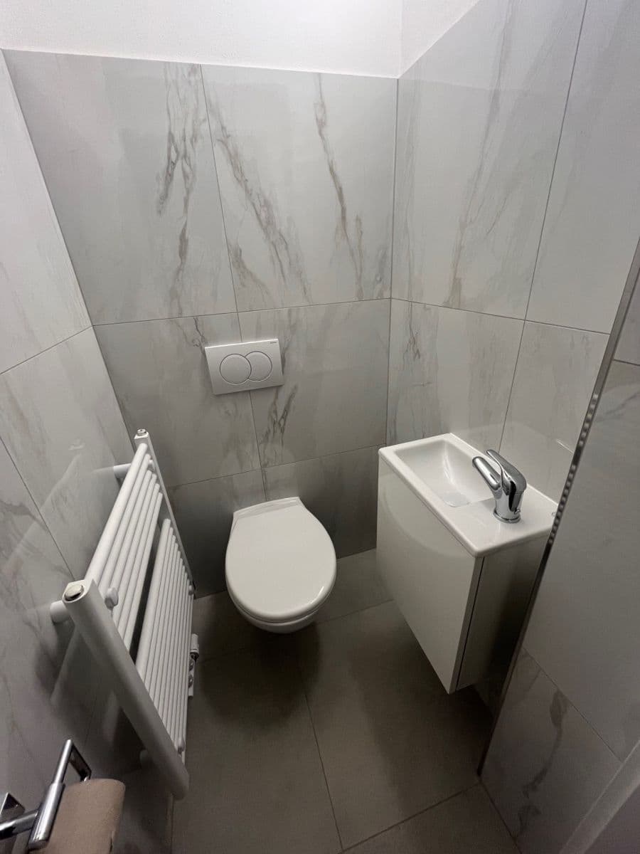 Pronájem bytu 1+1 40 m², Pod Kavalírkou, Praha, Praha Pronájem bytu 1+1 40 m², Pod Kavalírkou, Praha, Praha
