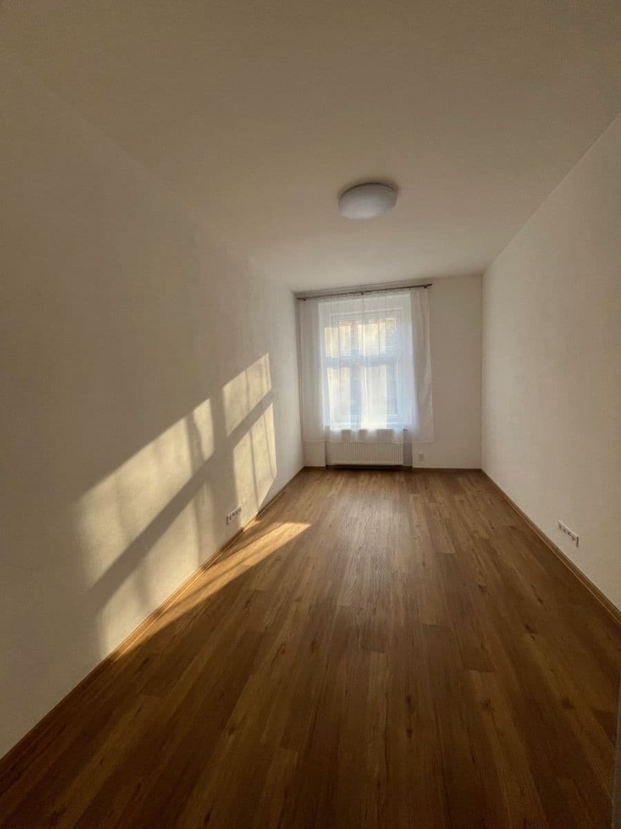 Pronájem bytu 1+1 40 m², Pod Kavalírkou, Praha, Praha Pronájem bytu 1+1 40 m², Pod Kavalírkou, Praha, Praha