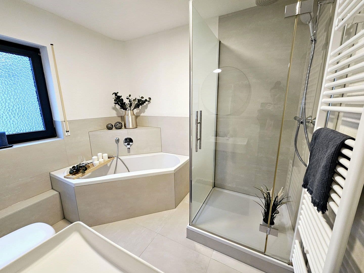 Prodej domu 161 m², pozemek 216 m², Bad Friedrichshall, Bádensko-Württembersko Prodej domu 161 m², pozemek 216 m², Bad Friedrichshall, Bádensko-Württembersko