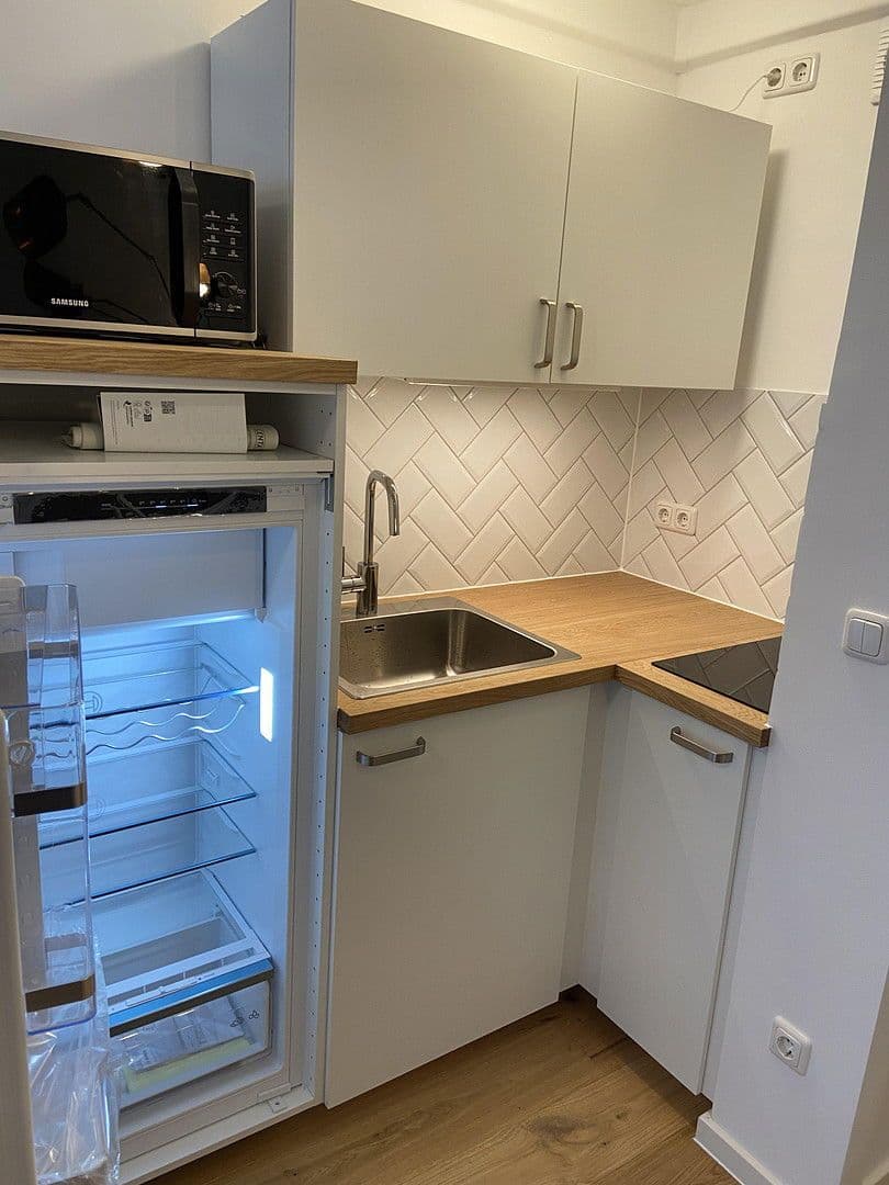 Pronájem bytu 1+1 22 m², Türkenstraße 80, München, Bavorsko Pronájem bytu 1+1 22 m², Türkenstraße 80, München, Bavorsko